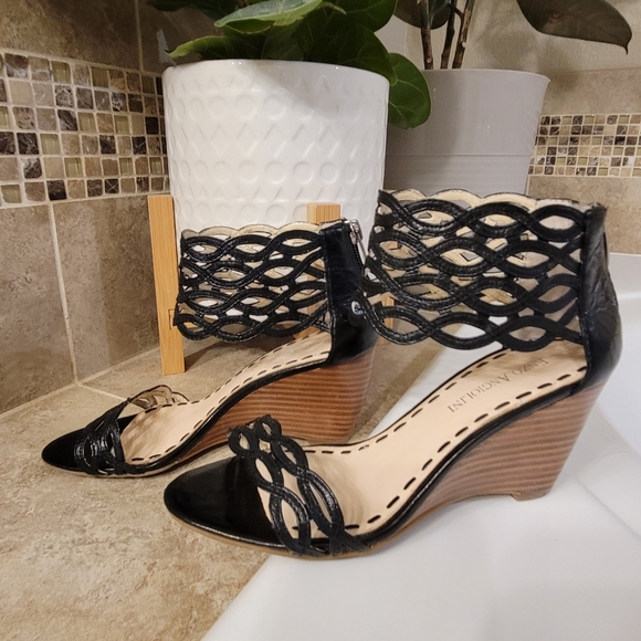 enzo angiolini wedge sandals